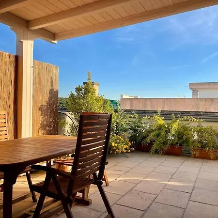 Attico Acquaviva Vicino Centro Storico アパート